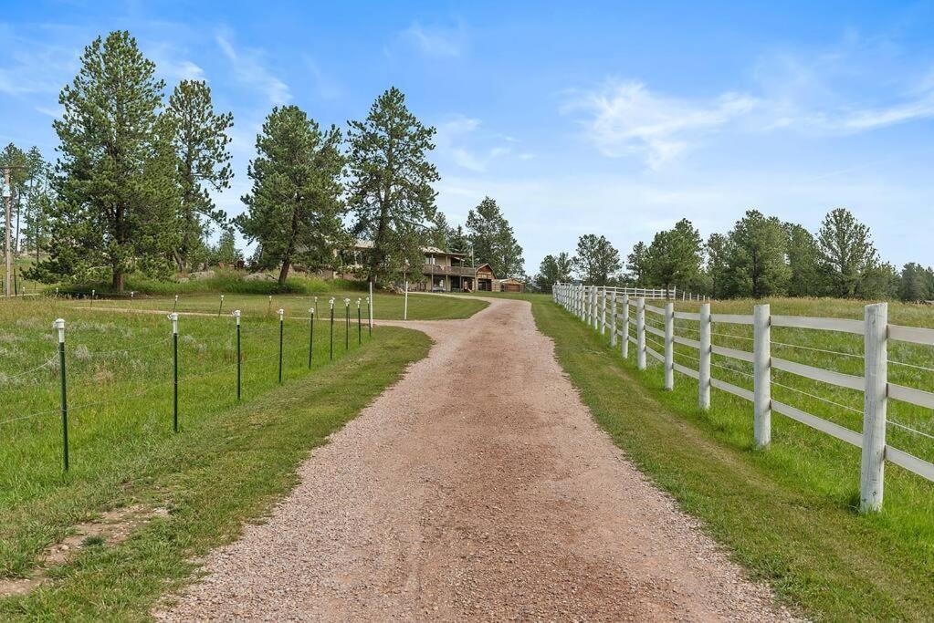 Papa'S Place On Willow Creek Custer Exterior photo